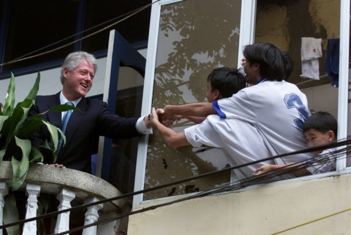 Tong thong Bill Clinton va chuyen tham lich su nam 2000-Hinh-4